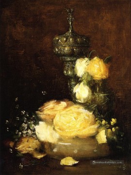 Calice argenté aux roses Julian Alden Weir Fleurs impressionnistes Peinture à l'huile